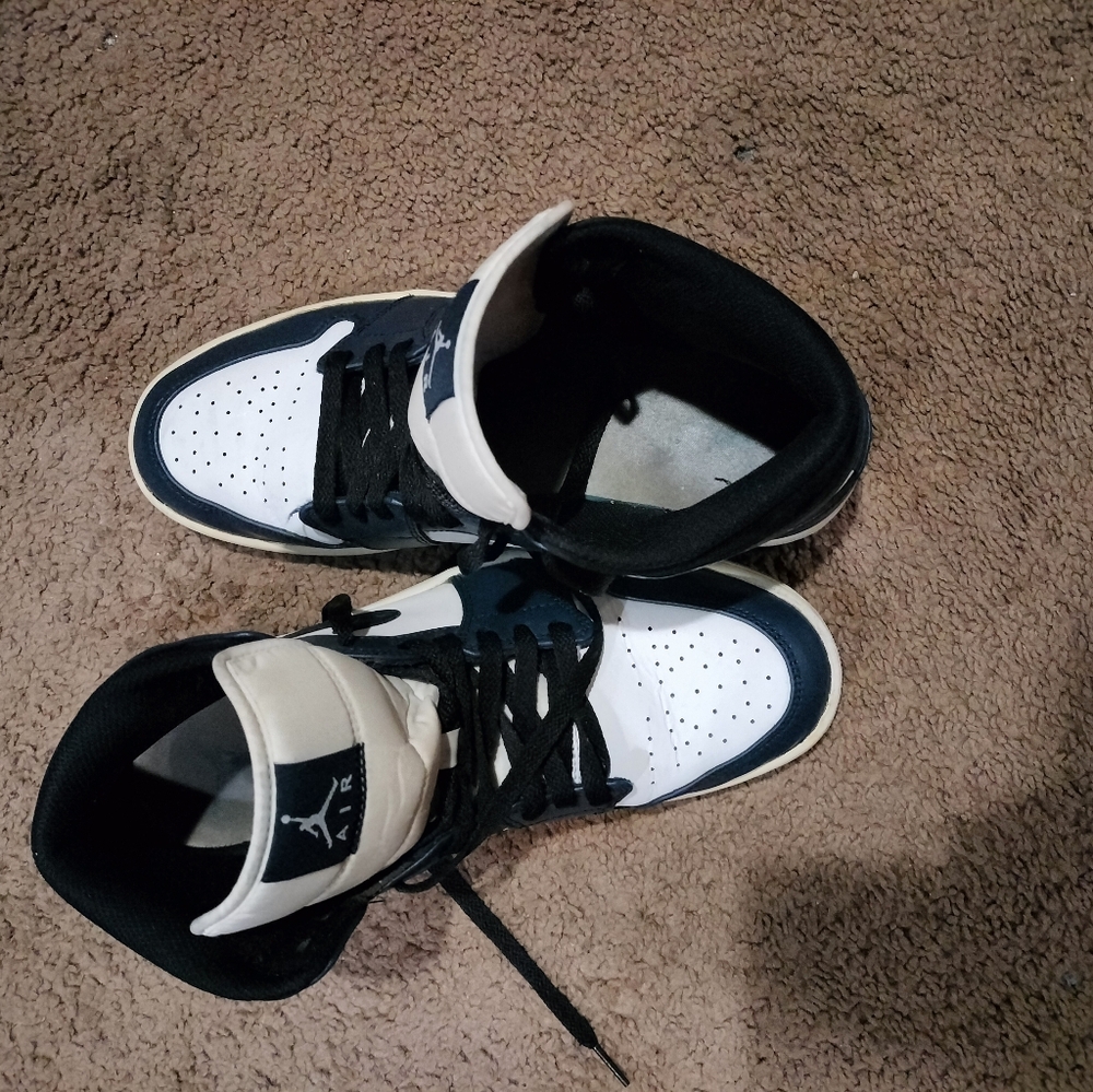 Shoes - Picture 7 of 8